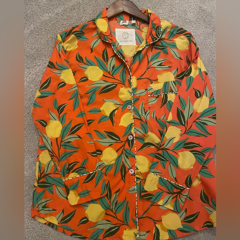 Printfresh- size medium pajamas set-with pockets!